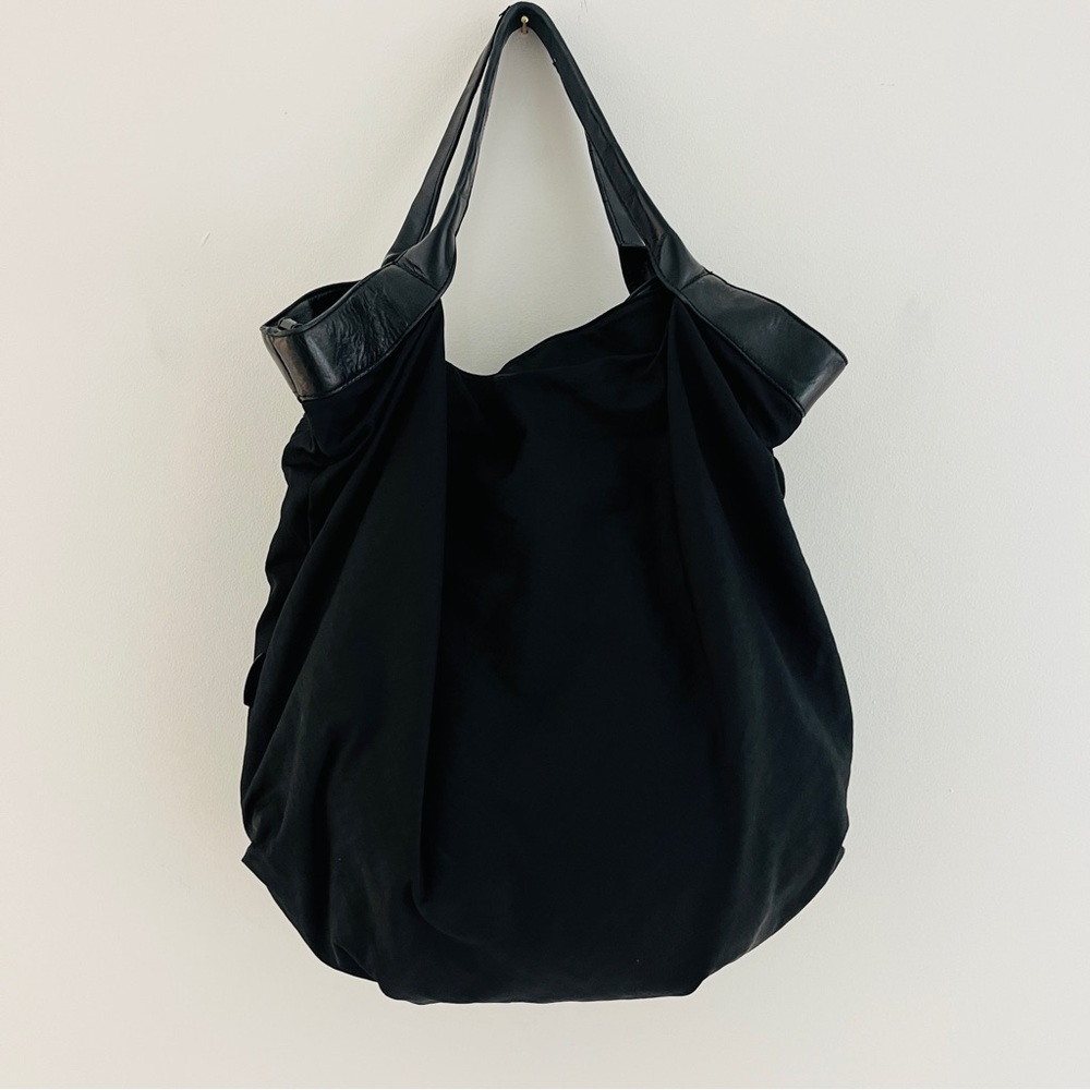 HOBO Black Crossbody Tote Zippers Nylon Classic - Picture 3 of 9